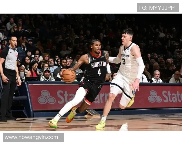 火箭队与灰熊队2017年季后赛激战回顾与精彩瞬间分析